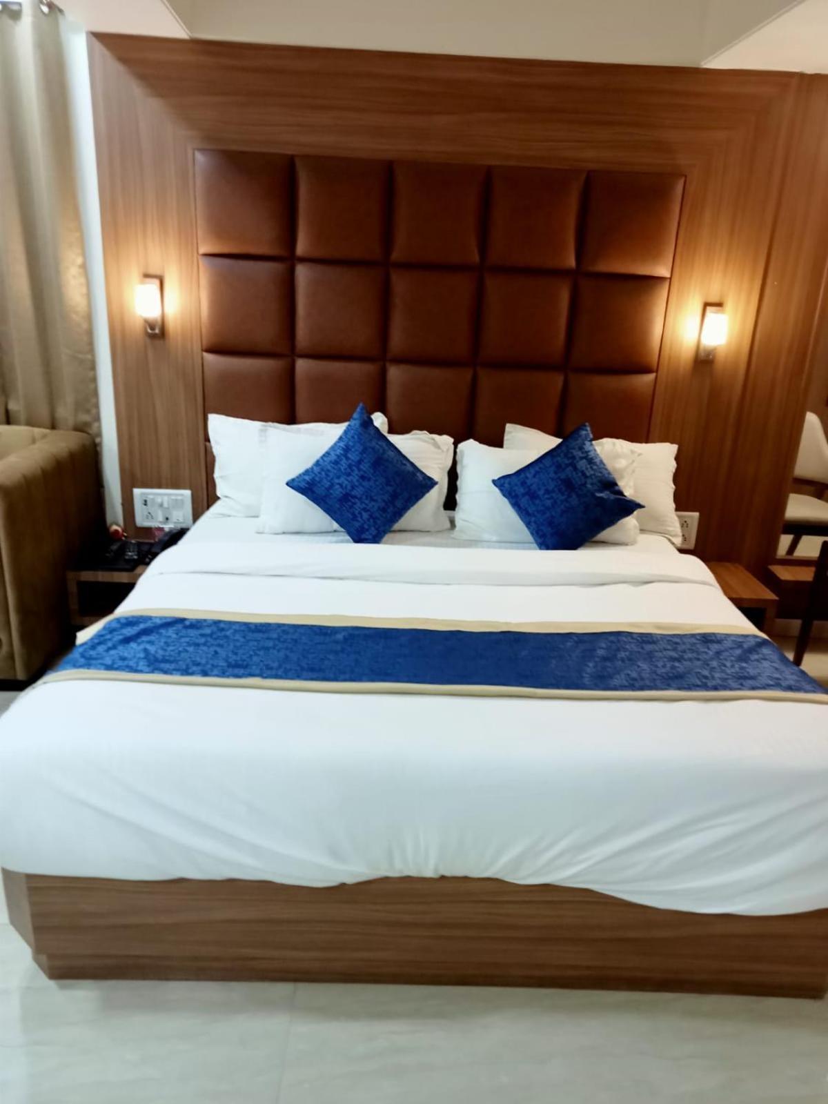 Hotel Jk Regency, Mumbai International エクステリア 写真